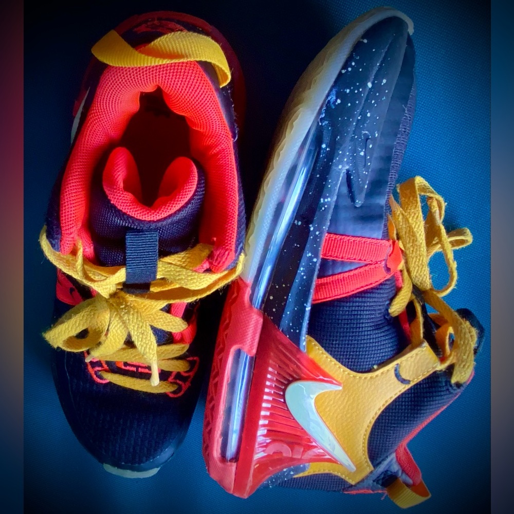 Used Big Kids Sz-4.5Y LeBron 7 Witness Black, Red, Gold B-Ball Shoes Nice Clean